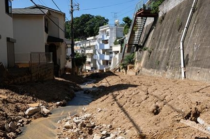 神戸市灘区篠原台の住宅地の土石流